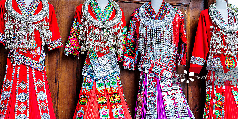 中国贵州苗族民族服饰特写图片素材