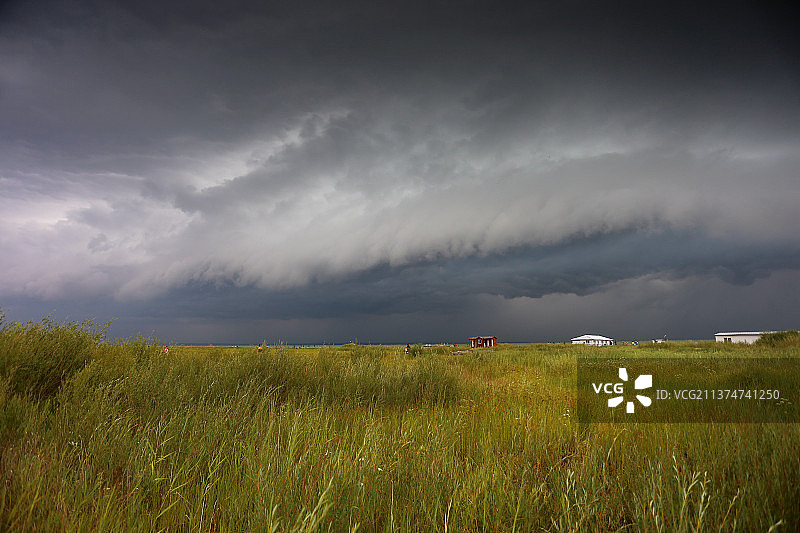 中国中华内蒙古克什克腾旗达里诺尔湖乌云阴云翻滚恶劣天气积雨云图片素材