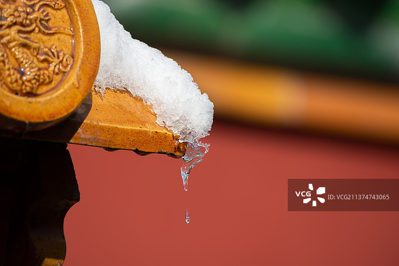 故宫建筑正在融化的积雪图片素材