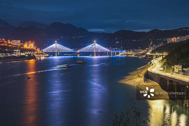 湖北：巴东长江大桥夜色图片素材