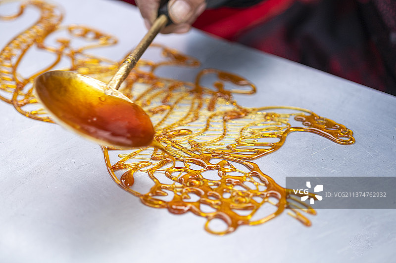 中国传统手艺非遗项目画糖人画糖画特写图片素材