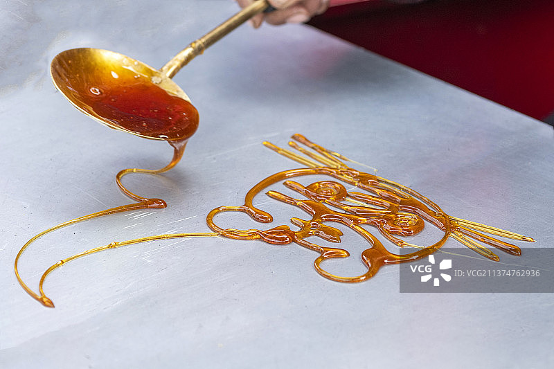 中国传统手艺非遗项目画糖人画糖画特写图片素材