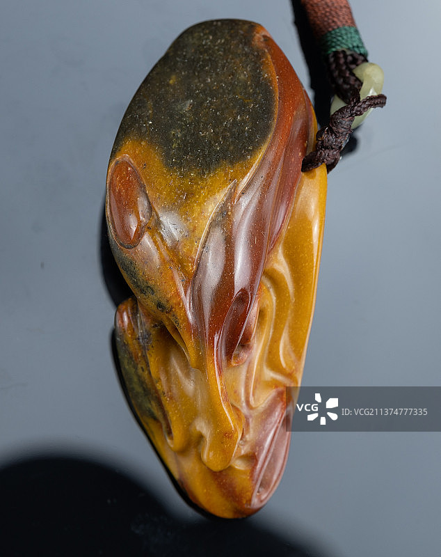 寿山牛蛋石鬼脸手把件图片素材