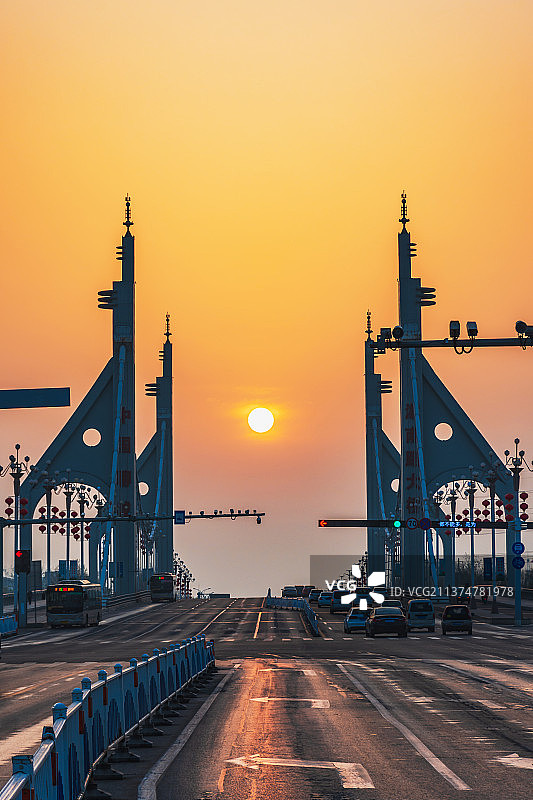 聊城湖南路大桥春天悬日-2022.3-4278图片素材