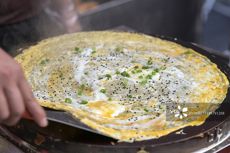天津小吃煎饼果子制作过程图片素材