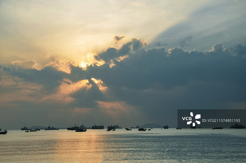 海南三亚戏剧性天空云景图片素材
