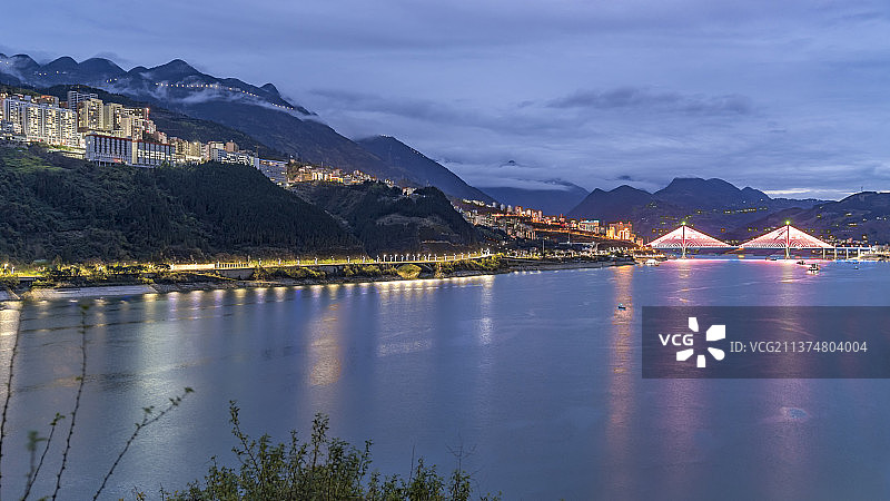 湖北巴东：长江大桥夜色图片素材