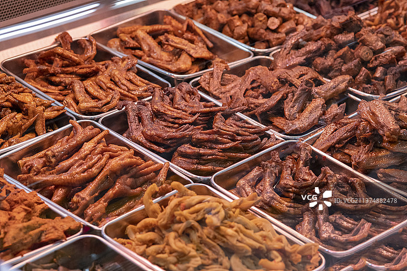 售卖各种酱鸭卤制品的柜台特写图片素材