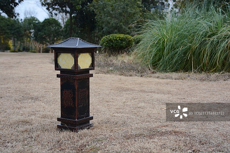 公园里的落地景观灯图片素材