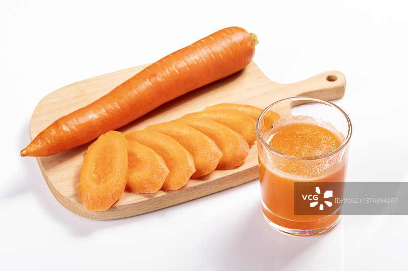 胡萝卜胡萝卜片与胡萝卜汁特写图片素材