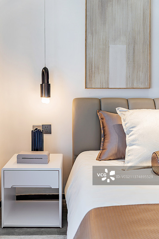 现代简约风格样板房卧室床头柜实拍图图片素材