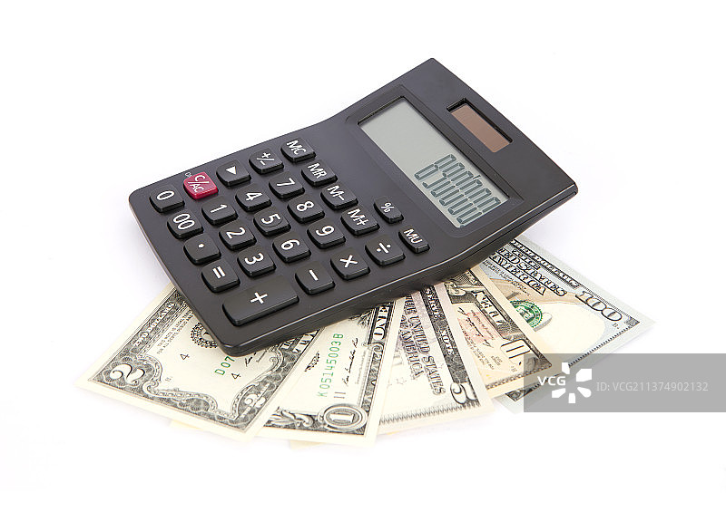 美元钞票和黑色计算器图片素材