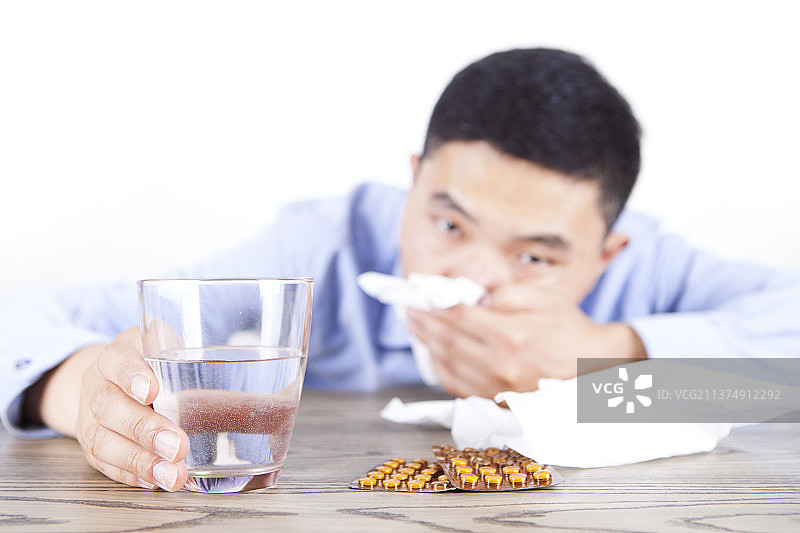 生病吃药图片素材