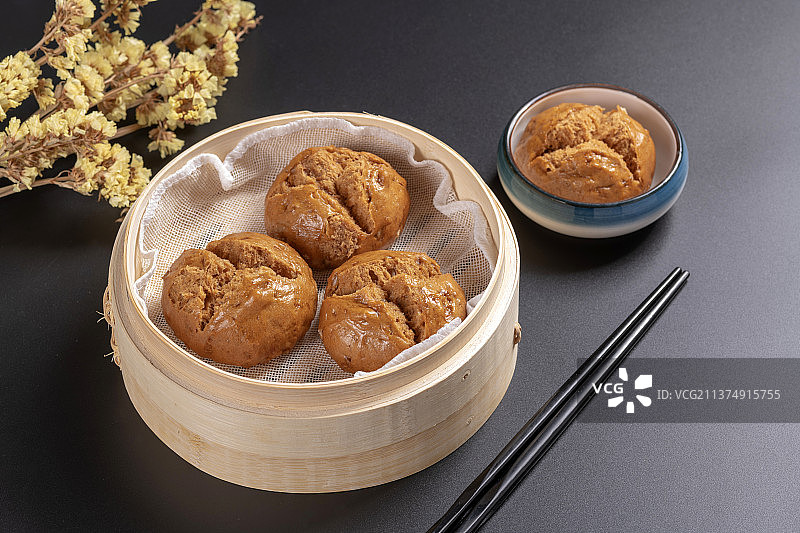 一盘红糖馒头一蒸笼红糖馒头特写图片素材