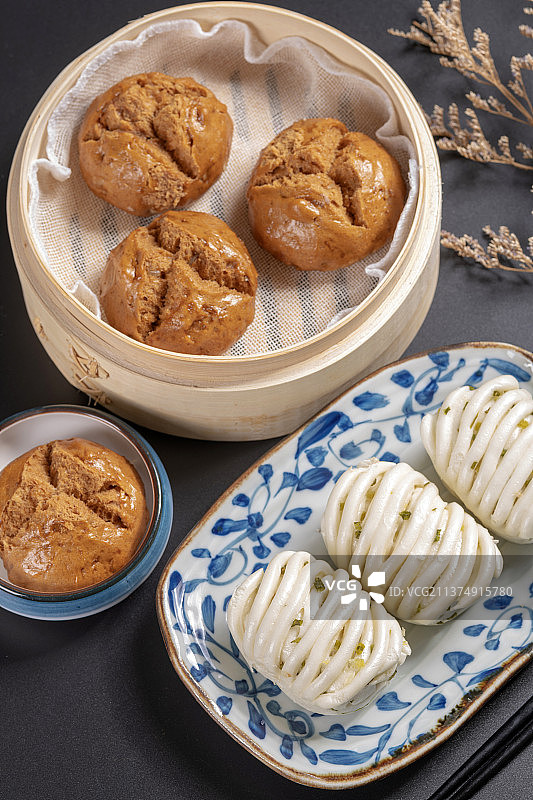 一盘红糖馒头一蒸笼红糖馒头特写图片素材