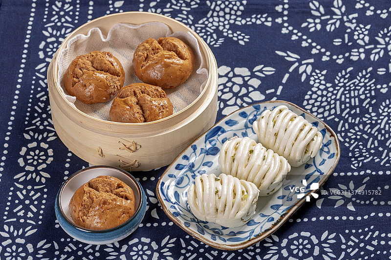 一盘红糖馒头一蒸笼红糖馒头特写图片素材