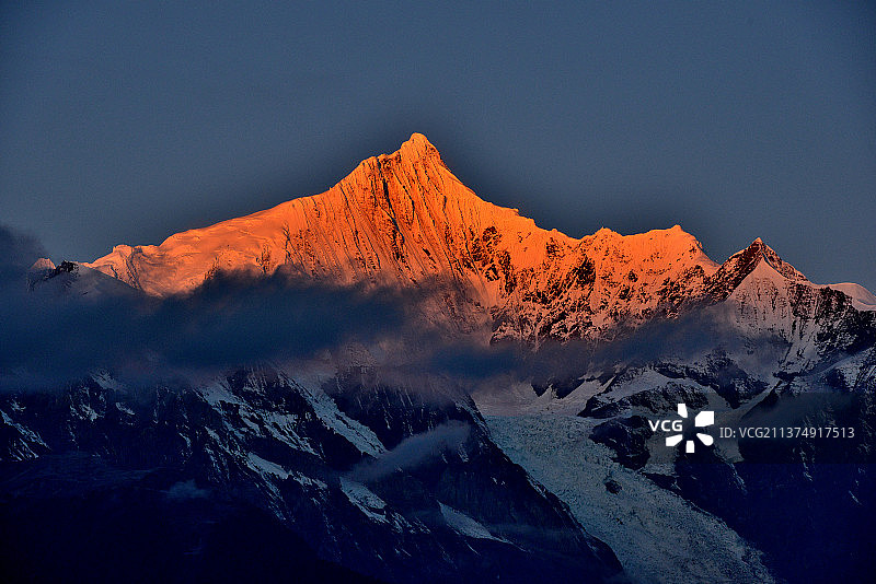 梅里雪山卡瓦博格峰图片素材