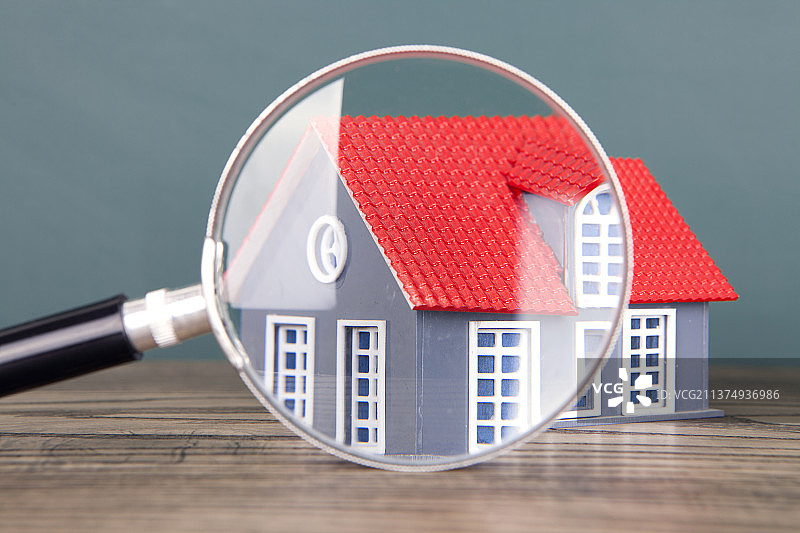 放大镜里的房子模型图片素材
