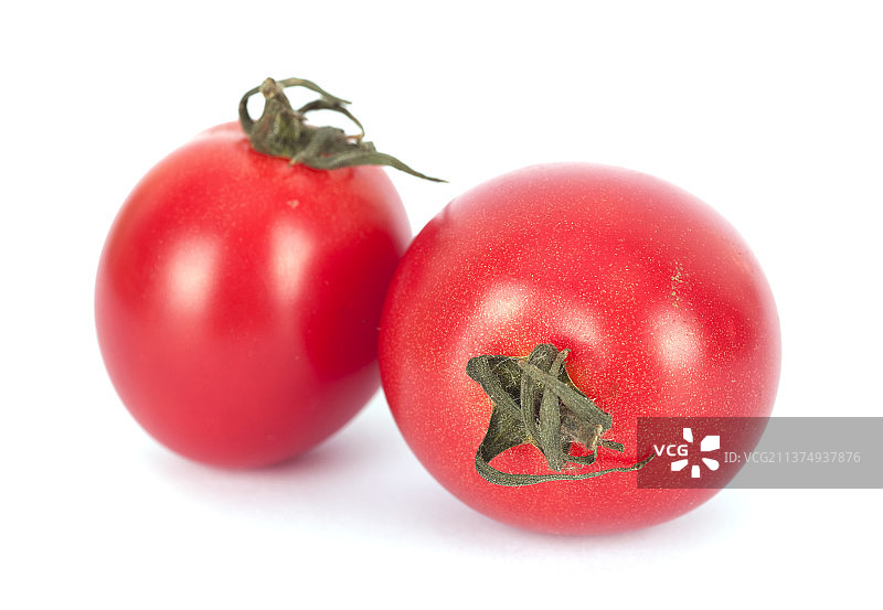 白背景上的两个小西红柿图片素材