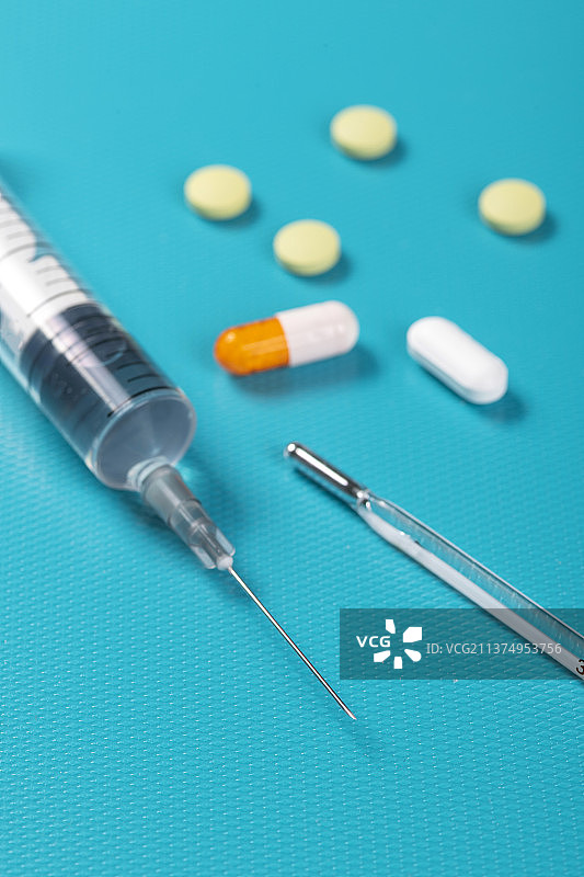 注射器体温表药片特写图片素材