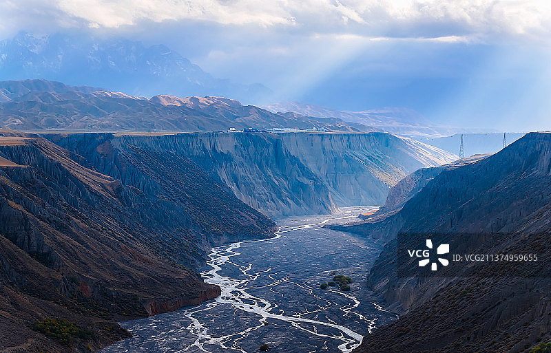 光束照亮了安集海大峡谷图片素材