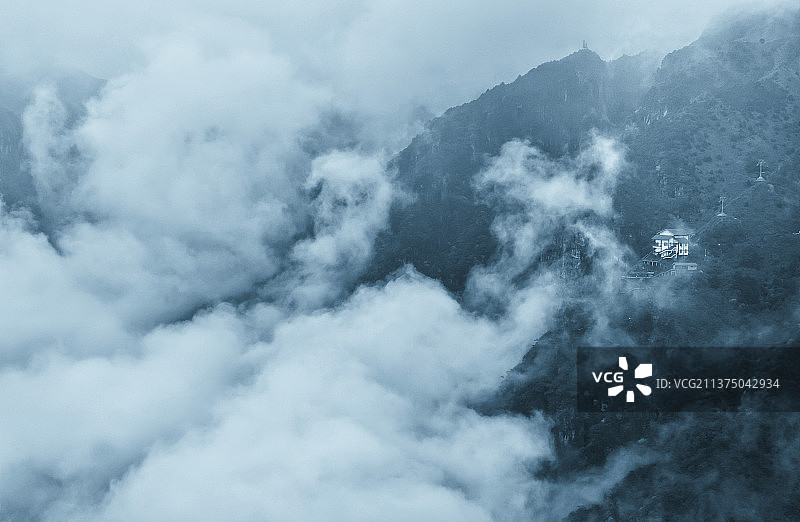 雾从山中来图片素材