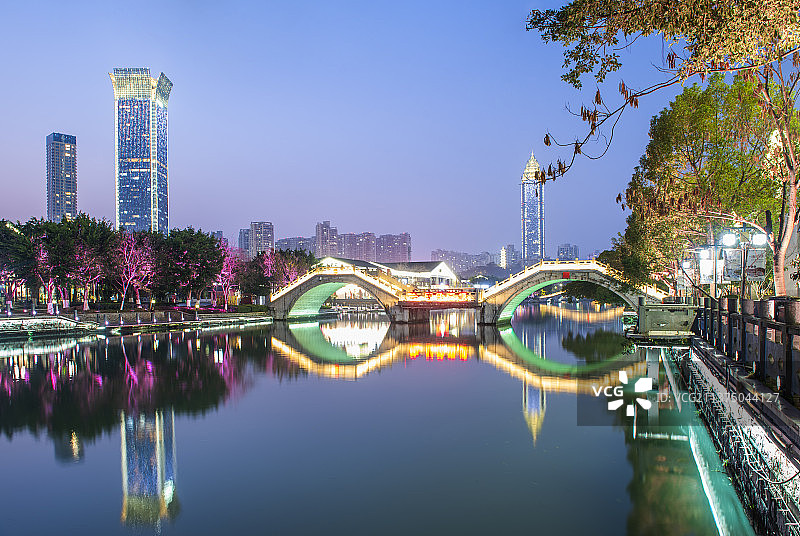 中国浙江省温州南塘街温瑞塘河夜景图片素材