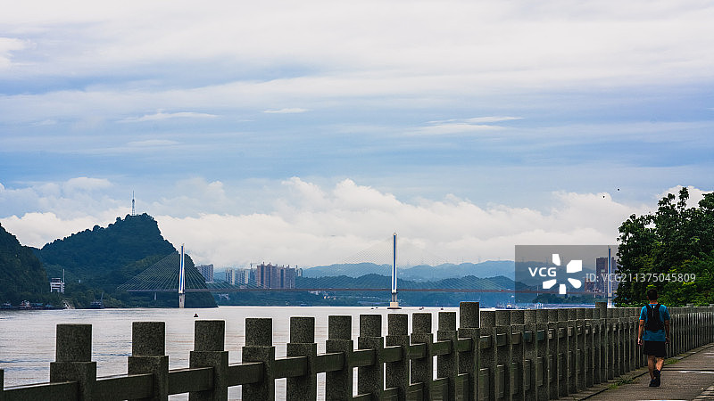 雨后的宜昌滨江图片素材