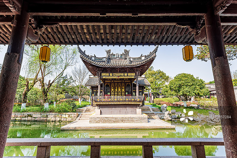 浙江宁波海曙区月湖公园古戏台图片素材