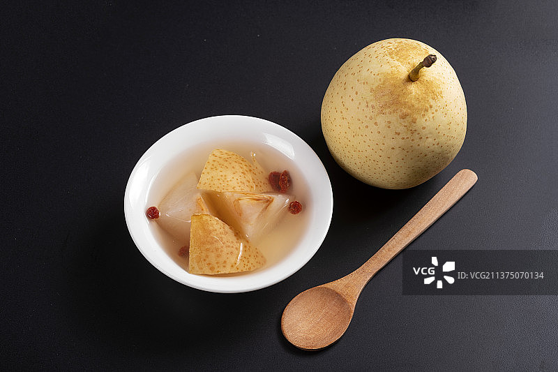 一碗冰糖梨水梨汤特写图片素材