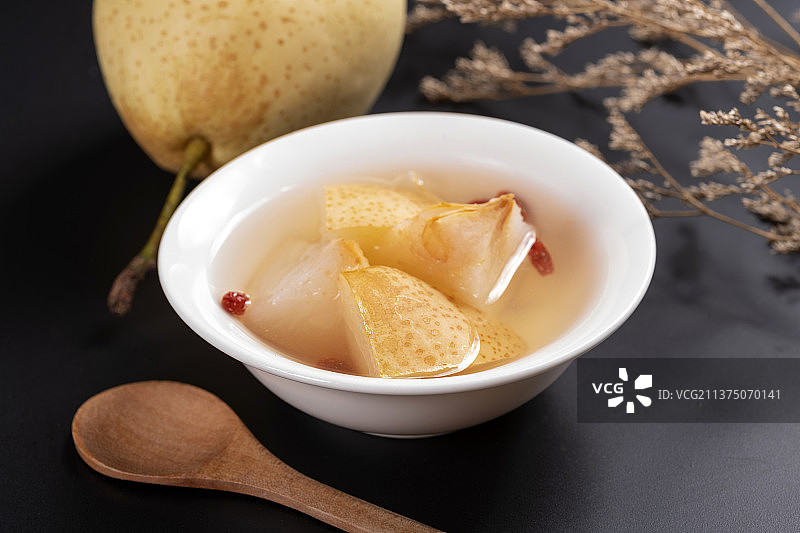 一碗冰糖梨水梨汤特写图片素材