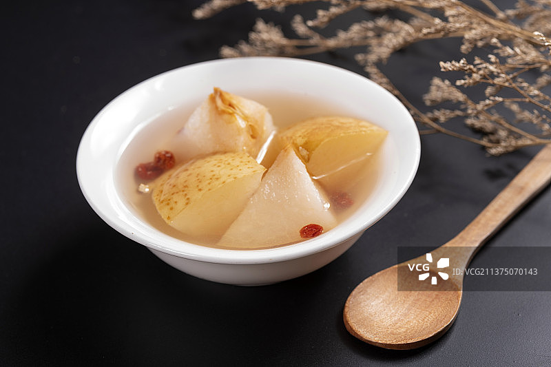 一碗冰糖梨水梨汤特写图片素材
