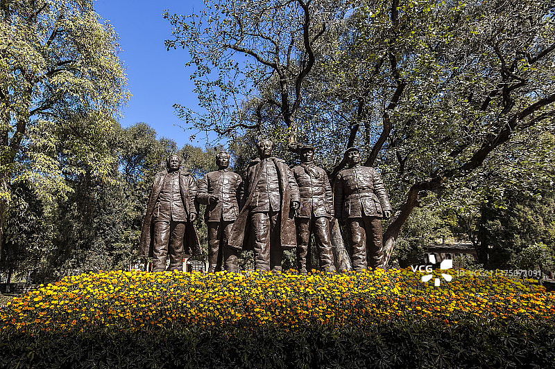 枣园五大书记雕塑图片素材