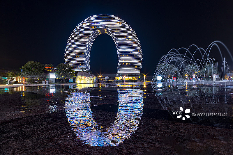 浙江湖州月亮湖景区夜景图片素材