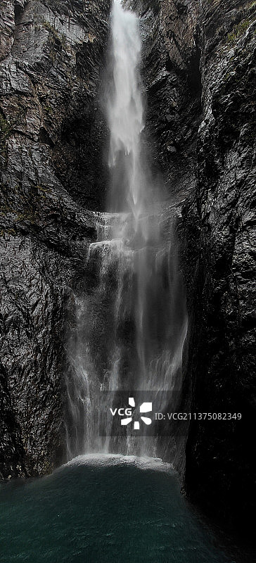 悬崖瀑布图片素材