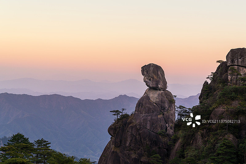 江西上饶三清山南清园景区风光之东方女神图片素材