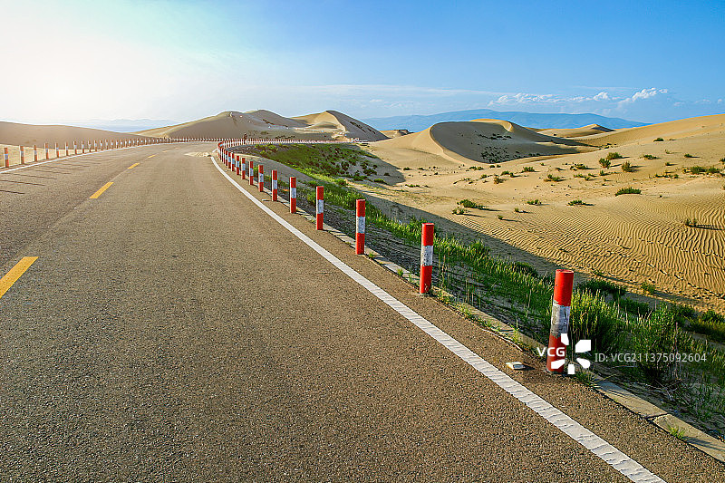 沙漠公路图片素材