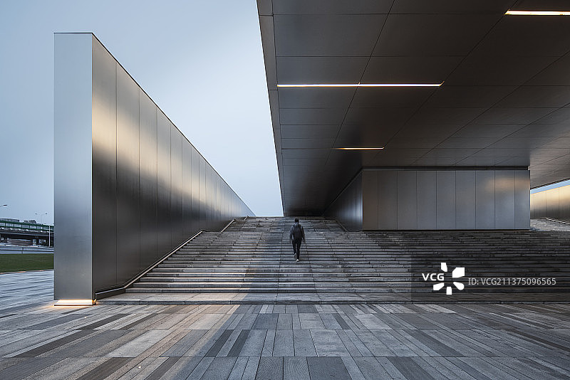 西安城市简约建筑夜景图片素材