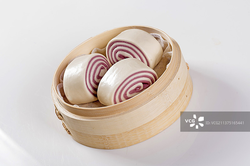 一盘紫米花卷特写图片素材