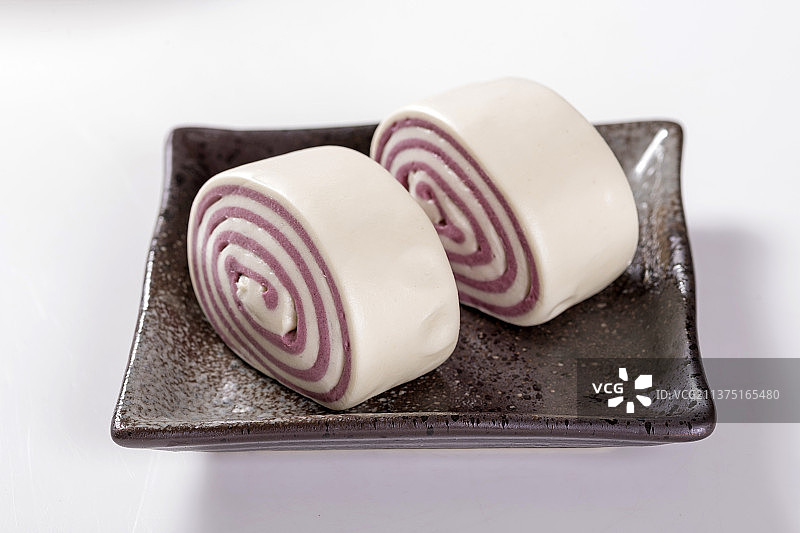 一盘紫米花卷特写图片素材