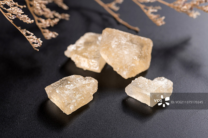 一盘冰糖特写图片素材