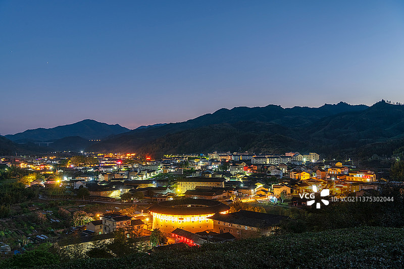 世界文化遗产、全国重点文物保护单位福建漳州市南靖县梅林镇坎下村云水谣观景台——怀远楼全景高视角图片素材