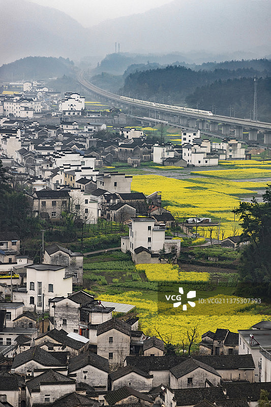 杭黄高铁画中来图片素材