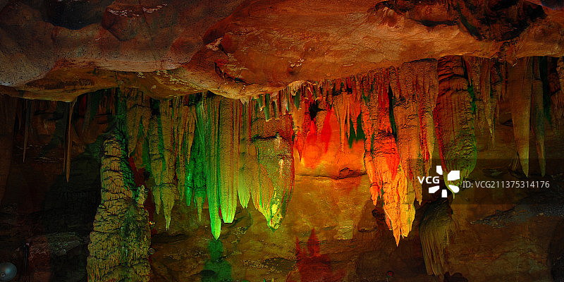 广西桂林，芦笛岩，溶洞。图片素材