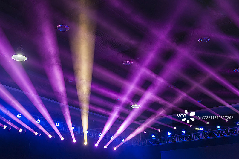 活动现场射灯电脑灯特写图片素材