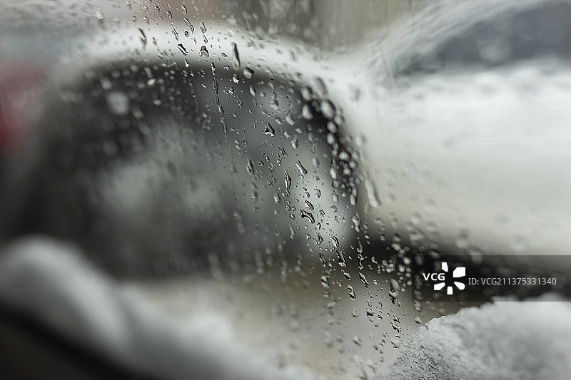 车窗上的冰与雪图片素材