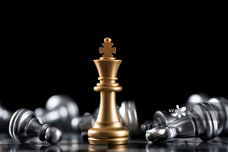 国际象棋下棋博弈，企业竞争战略图片素材