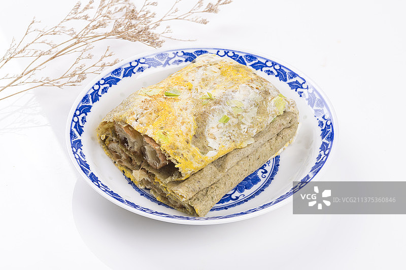 天津传统小吃煎饼果子特写图片素材