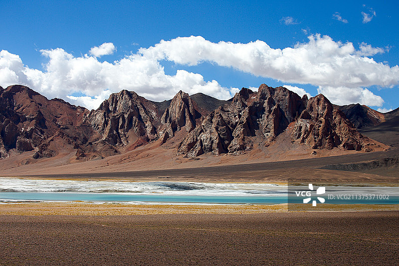 中国中华西藏阿里地区狮泉河噶尔雪山蓝天白云自驾游图片素材