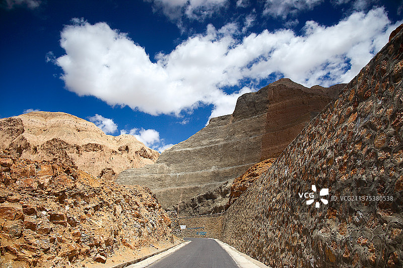 中国中华西藏阿里地区狮泉河噶尔雪山古格王朝自驾游扎达土林图片素材